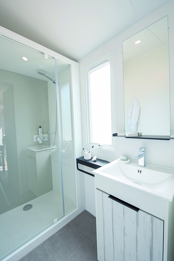 Douche spacieuse - location pas cher 