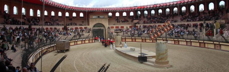 Pard du puy du fou. L'arène